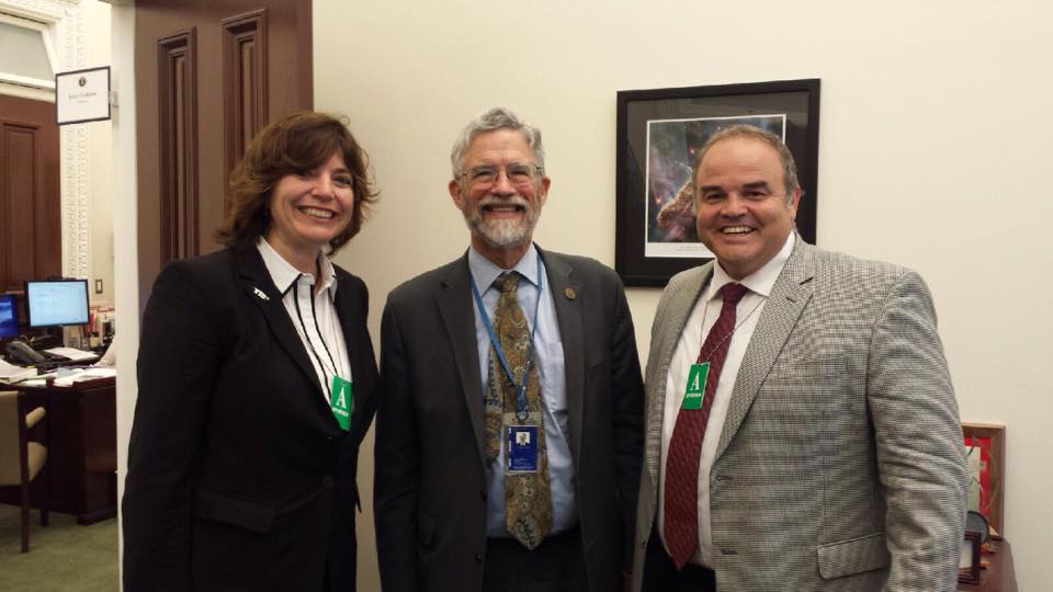 Evelyn Gaiser, Cortada's science collaborator joins him in a meeting with the president's science advisor Dr. John Holdren.